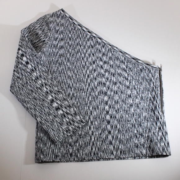GUESS One Shoulder Top 3/4 Longsleeve Black White Marled Stretchy NWOT S - Picture 3 of 11